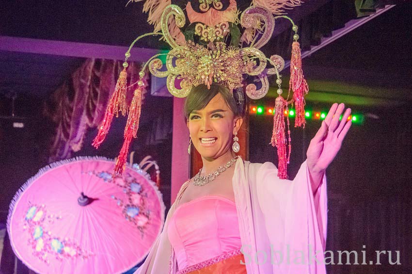 Шоу трансвеститов Blue Dragon в Ао Нанге: целомудренный бурлеск по-тайски