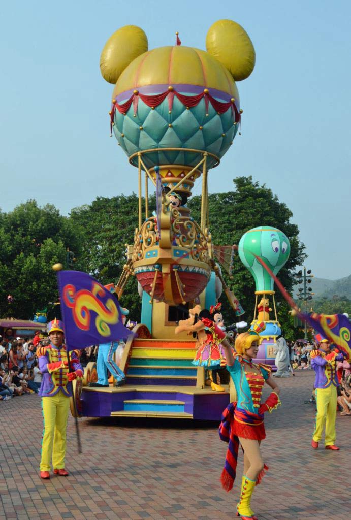 Парад в Диснейленде, Parade in Disneyland