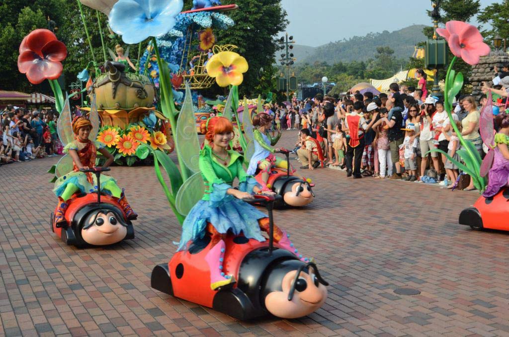парад в гонконгском Диснейленде Parade in Hong Kong Disneyland
