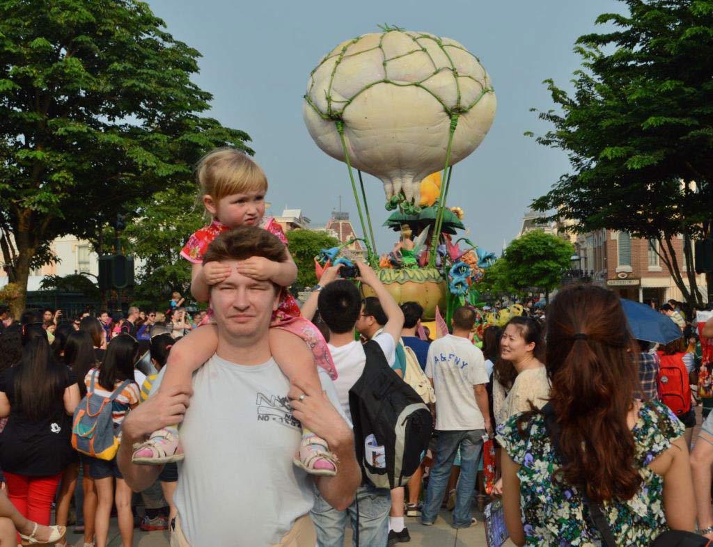 парад в гонконгском Диснейленде Parade in Hong Kong Disneyland
