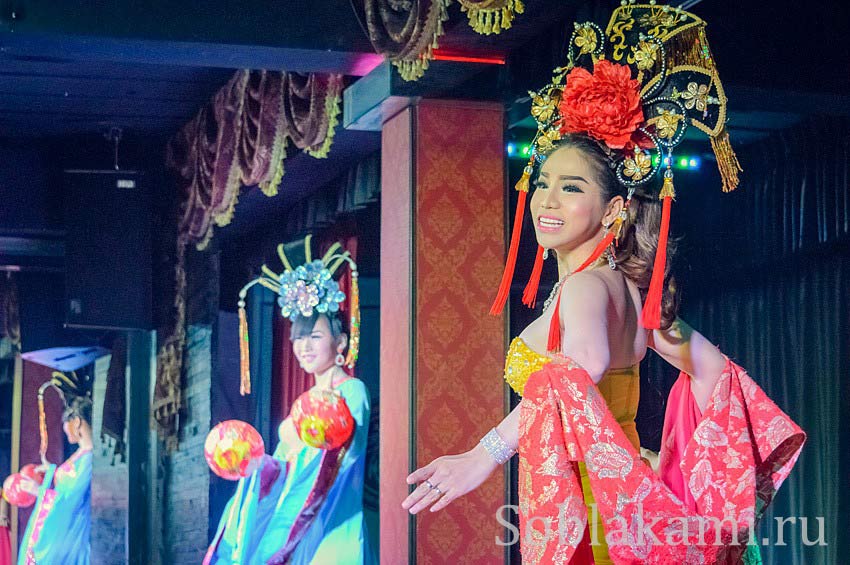 Шоу трансвеститов Blue Dragon в Ао Нанге