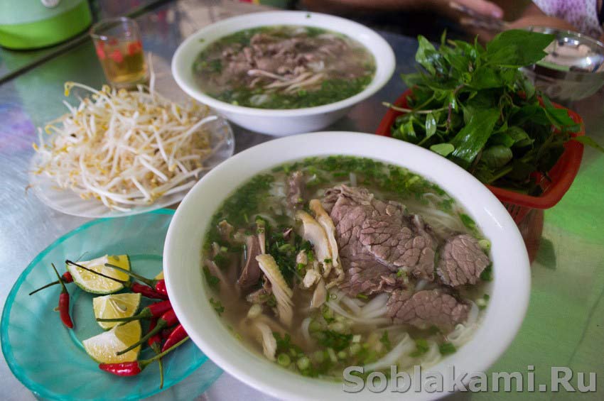суп Фо во Вьетнаме стоит от 1 до 2 долларов за большую тарелку